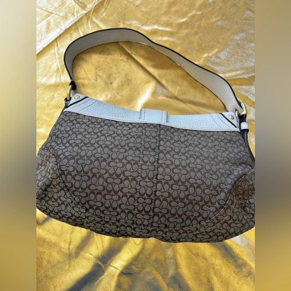 Y2KCoach Signature Canvas Shoulder Bag with Taupe Leather Trim and Gold Hardware - Picture 2 of 6